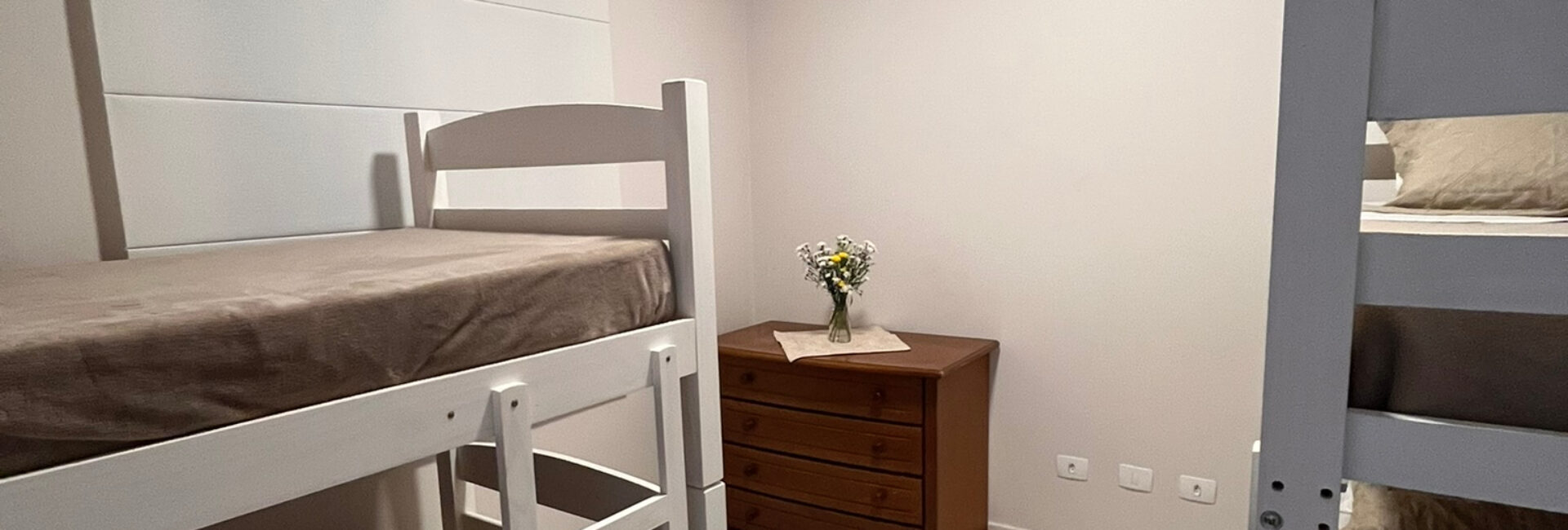 Suite Bege – Quádrupla – Andar inferior – R$150~300
