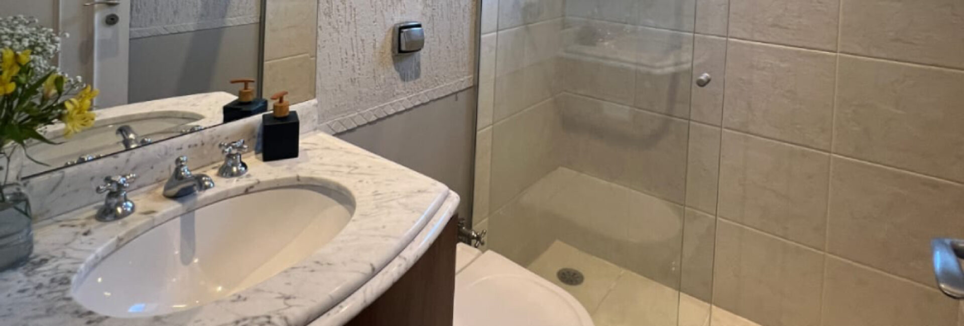 Suite Azul Marinho – Quádrupla – Andar superior – R$150~300