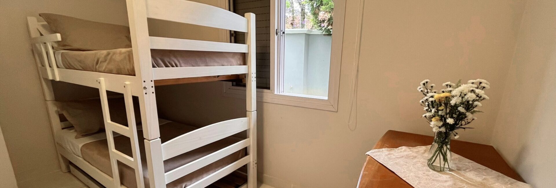 Suite Bege – Quádrupla – Andar inferior – R$150~300