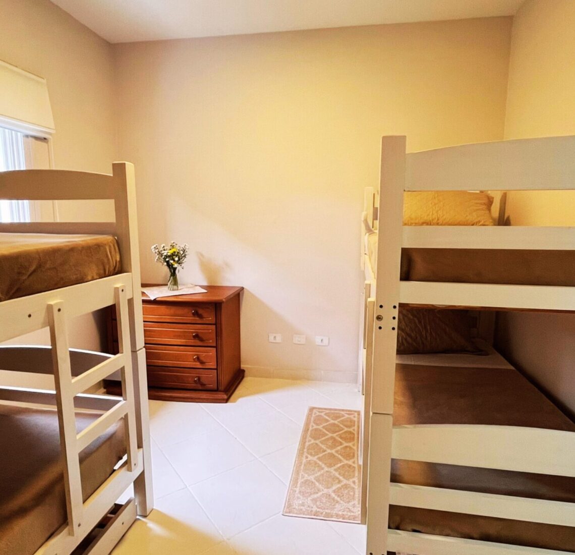 Suite Bege – Quádrupla – Andar inferior – R$150~300
