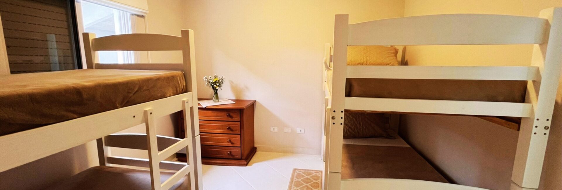 Suite Bege – Quádrupla – Andar inferior – R$150~300