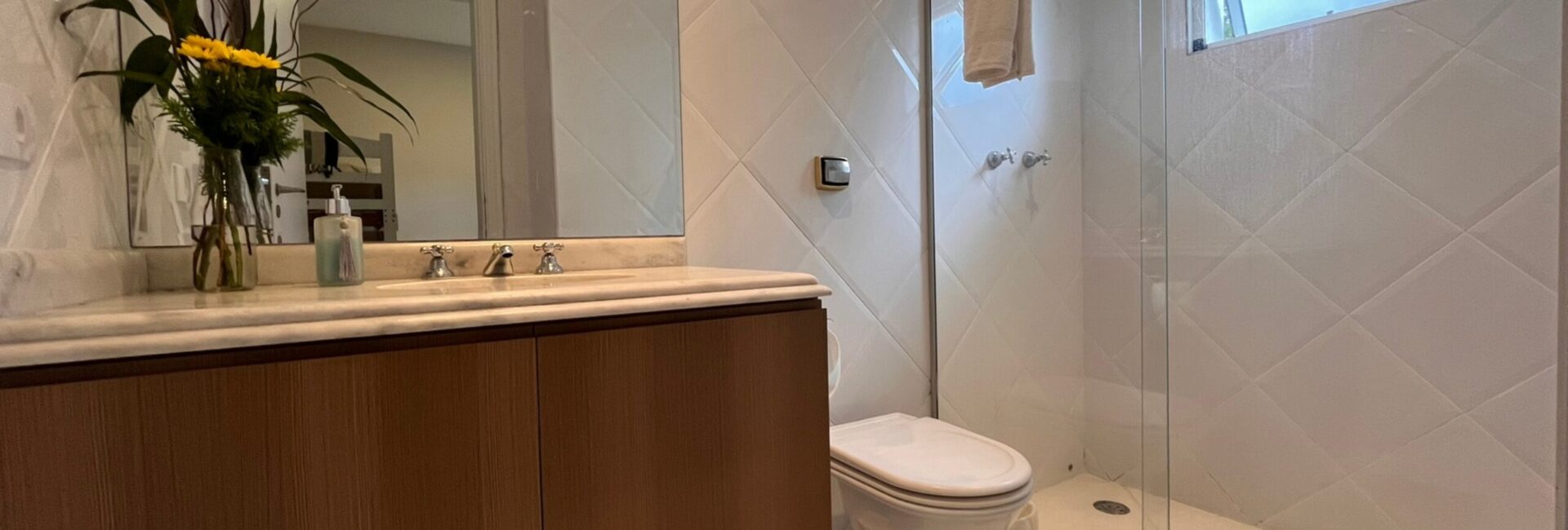 Suite Bege – Quádrupla – Andar inferior – R$150~300