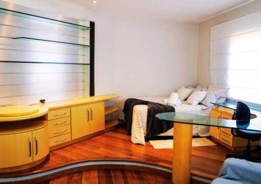 Suite Cinza Junior – Andar superior – R$ 150~300