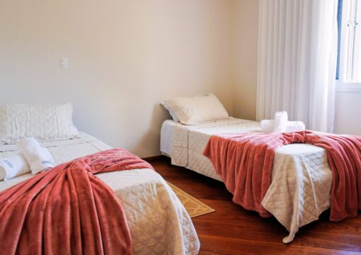 Suite Salmão – Dupla/Twin Reversível – Andar superior – R$150~300