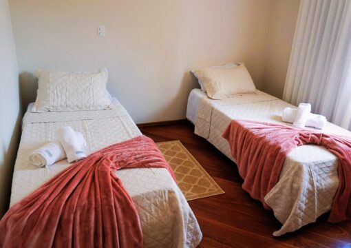 Suite Salmão – Dupla/Twin Reversível – Andar superior – R$150~300
