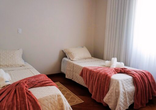 Suite Salmão – Dupla/Twin Reversível – Andar superior – R$150~300