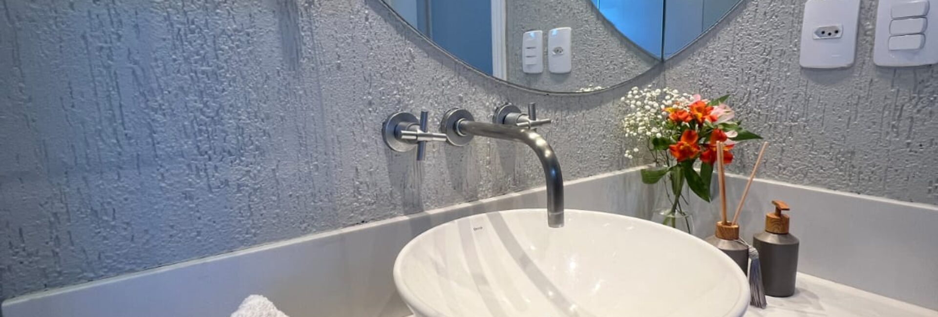 Suite Cinza Junior – Andar superior – R$ 150~300