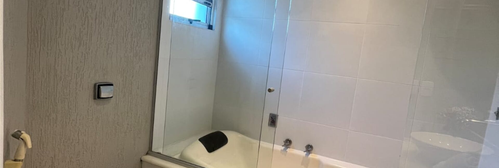 Suite Cinza Junior – Andar superior – R$ 150~300