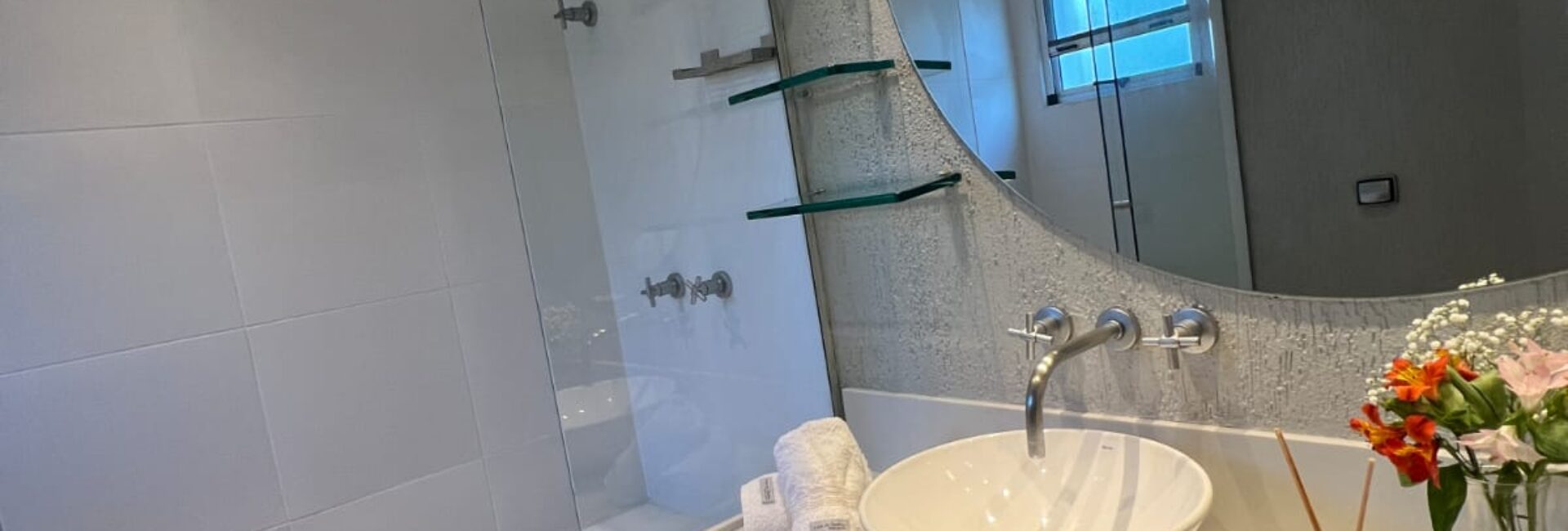 Suite Cinza Junior – Andar superior – R$ 150~300